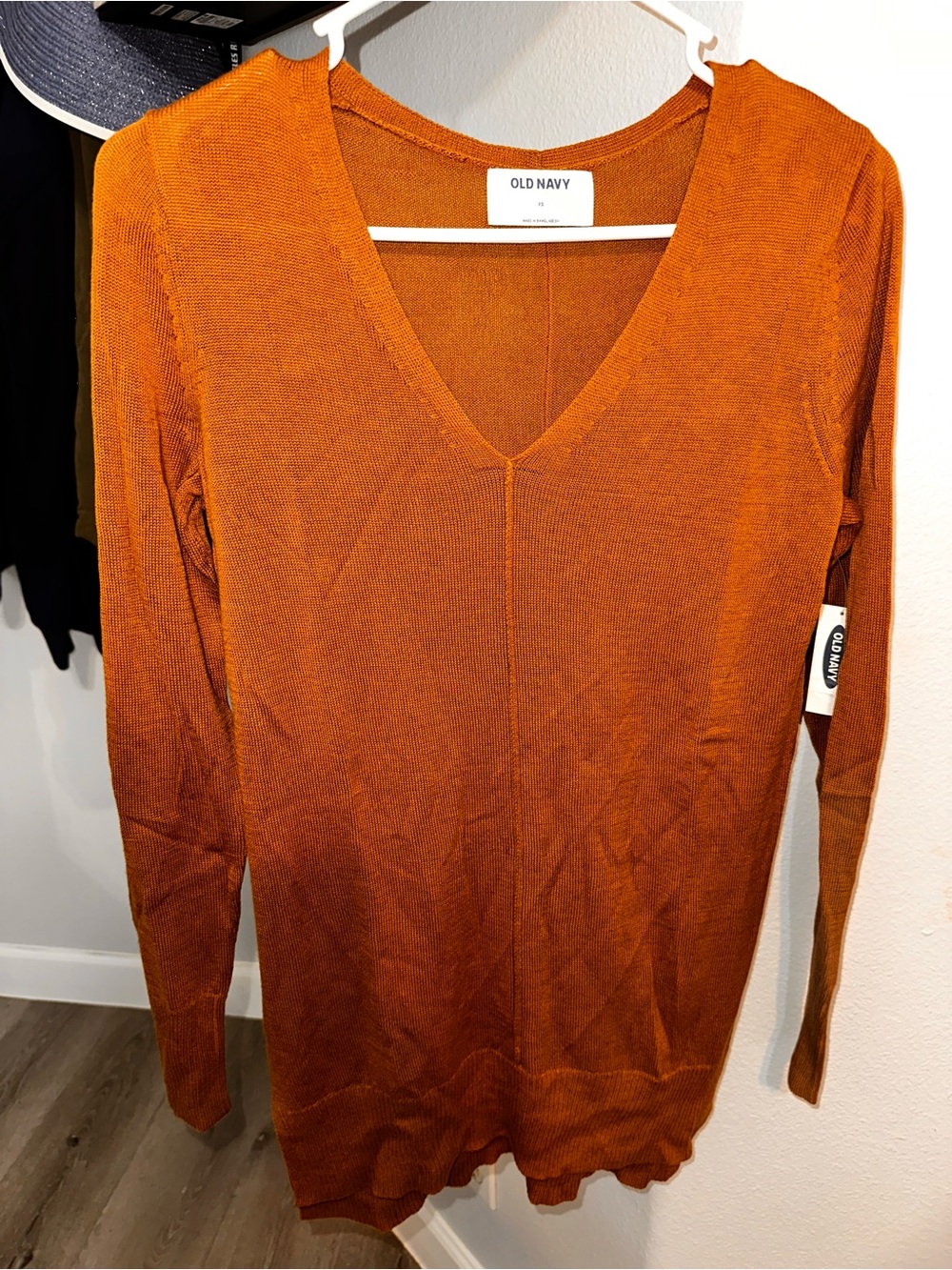 Old Navy Women's V-Neck Sweater in Burnt Orange